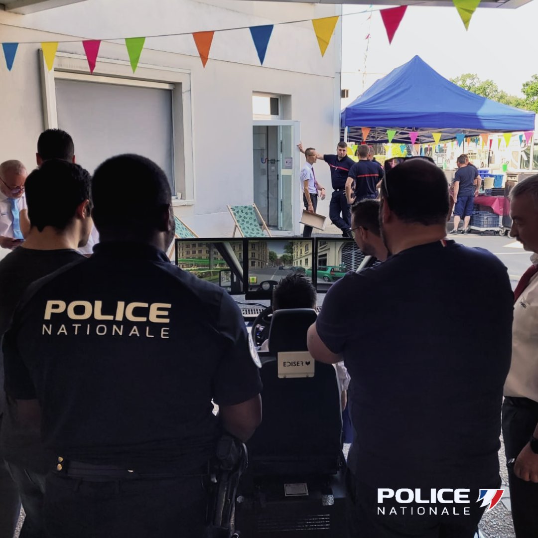 Police Nationale 95 (@policenat95) on Twitter photo 🚦 #SécuritéRoutière | #Beauchamp Journée de sensibilisation animée par l'unité de #Prévention de <a href="/PoliceNat95/">Police Nationale 95</a> pour les conducteurs #Francilité #Villeparis : simulateur de conduite, quiz interactifs sur les distracteurs et le code de la route.
👉Prévention rime avec action ! 👮♀️ 🚦 #SécuritéRoutière | #Beauchamp Journée de sensibilisation animée par l'unité de #Prévention de <a href="/PoliceNat95/">Police Nationale 95</a> pour les conducteurs #Francilité #Villeparis : simulateur de conduite, quiz interactifs sur les distracteurs et le code de la route.
👉Prévention rime avec action ! 👮♀️
