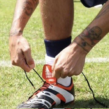 louis hands bot (@lwthandsbot) on Twitter photo 