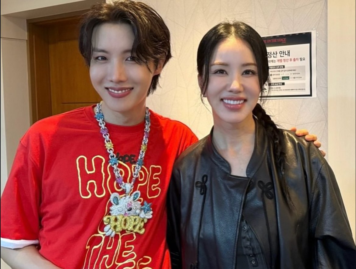 Korean singer and actress Uhm Junghwa attended j-hope’s concert today and shared photos on her Instagram

“j-hope!! it was so so so good!!!”