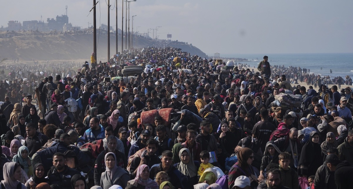 MEDIORIENTE VERSO IL PRECIPIZIO   

"Israele ha il diritto di difendersi" è ormai il mantra ripetitivo diventato il lasciapassare per qualsiasi violazione dell'ormai defunto diritto internazionale  

#FreePalestine 
#StopBombingGaza 
#CeasefireNow

milanoinmovimento.com/primo-piano/is…