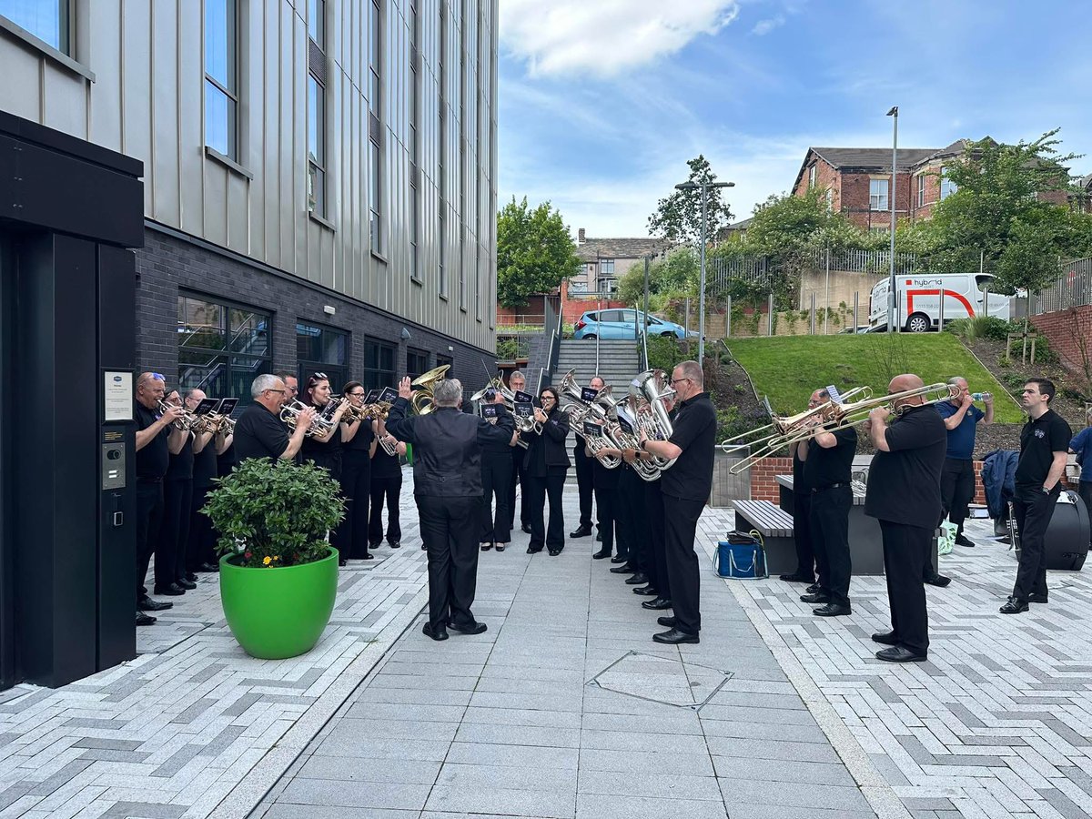 MYB_MCB's tweet photo. One last run through before heading to the first village of the day 🎼🎺🥁🇮🇲
#whitfriday
#saddleworth https://t.co/fhCKHFsTbe