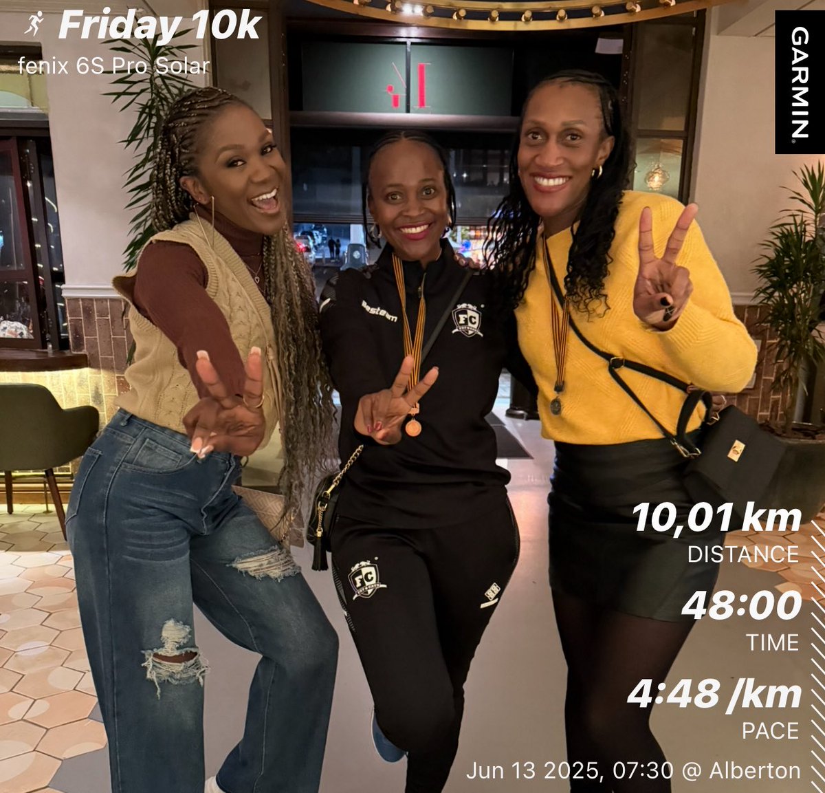 Friday 10k run done… and we continue to celebrate all the Comrades 2025 finishers! 🔥✌🏾Exciting times! 💃🏾💃🏾💃🏾  #FitMom #TrapNLos #FetchYourBody2025 #RunningWithTumiSole #IPaintedMyRun #TGIF #FridayMotivation #FridayThe13th #SkhindiGangCoaching #RedSkippa