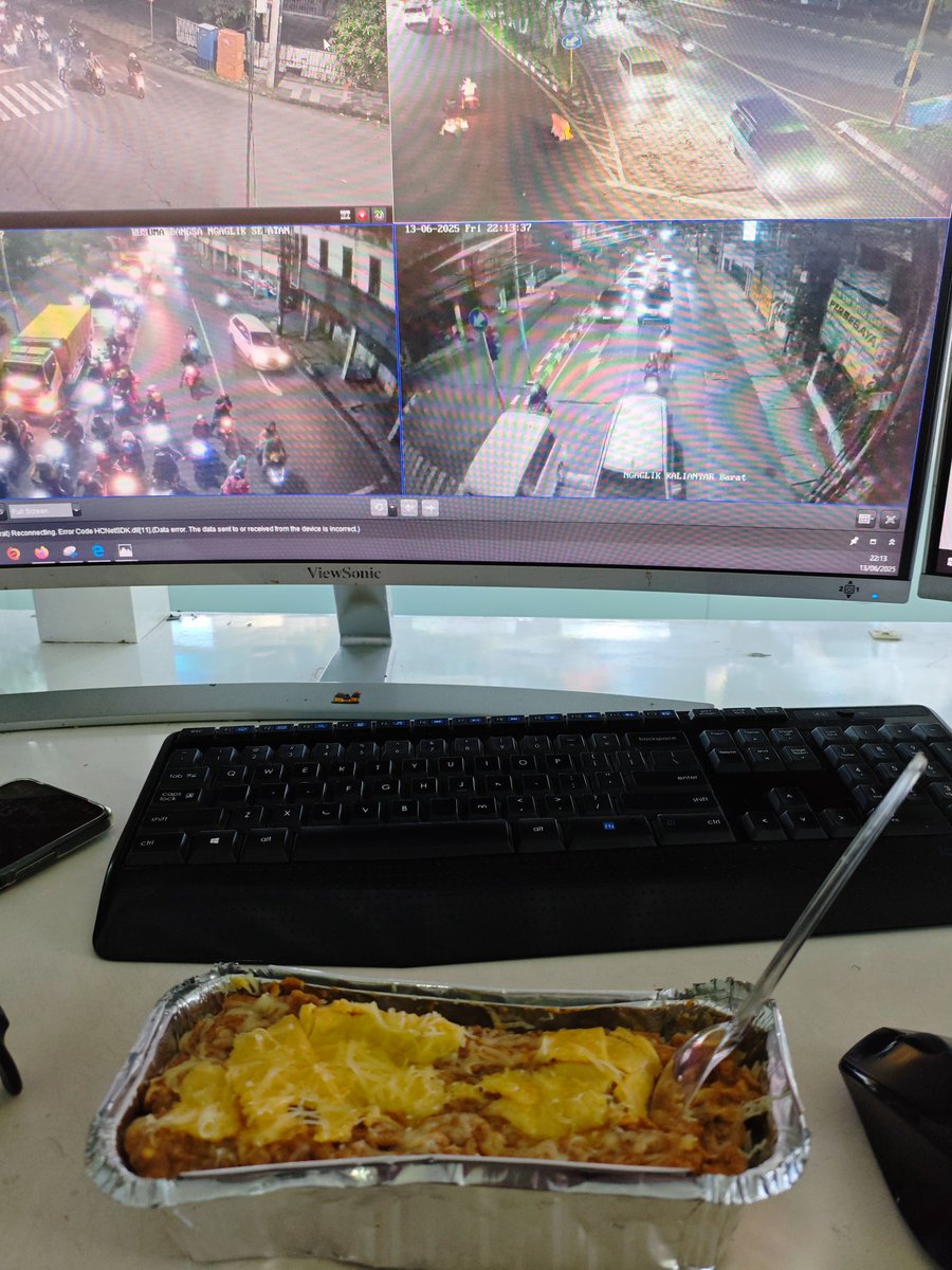 rzyfzyfzyf's tweet photo. #boxoflove episode ini adalah nasi oven buatan ibu. Nasi bakar oven dengan ayan bumbu ala bolognese + keju yang enakkkk bgt ���� https://t.co/UUczElqguK