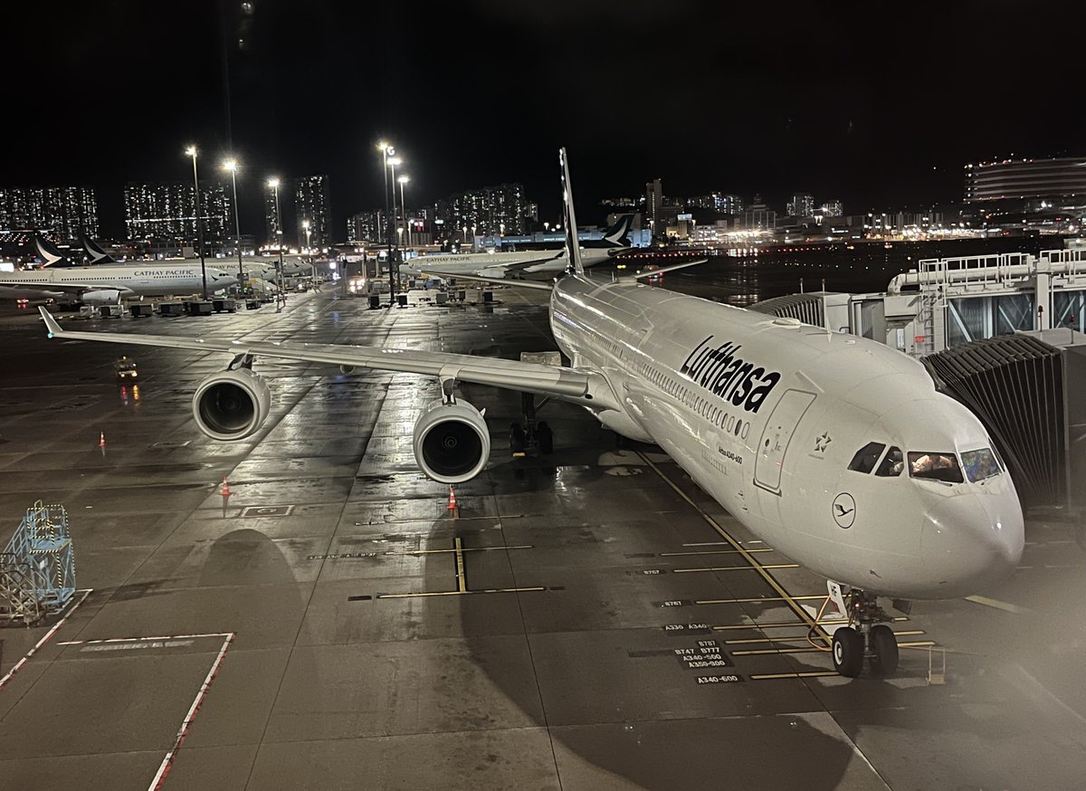 arkia_ELAL's tweet photo. Now Boarding!!!!!
LH797 HKG-FRA
A340-642 （D-AIHF）

日本人オタク御用達のフライトでフランクフルトへ。
おそらく最初で最後のa340。
しっかりとa340を目に焼き付けたいと思います。
#スタアラ世界一周 https://t.co/jCRkUhPqZe