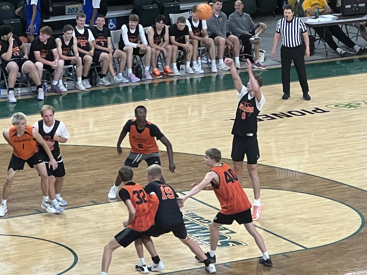DAK Hoops (@dakshoops) on Twitter photo <a href="/Ellwein_blake/">Blake Ellwein</a> 6’9” from Huron <a href="/warwickworkouts/">Warwick Workouts</a> hooping this AM in Fargo, has🎟️offers from, NDSU, Drake, SDSU, USD, and others, I imagine the🦬are watching closely every time Blake is on the court <a href="/Ellwein_blake/">Blake Ellwein</a> 6’9” from Huron <a href="/warwickworkouts/">Warwick Workouts</a> hooping this AM in Fargo, has🎟️offers from, NDSU, Drake, SDSU, USD, and others, I imagine the🦬are watching closely every time Blake is on the court