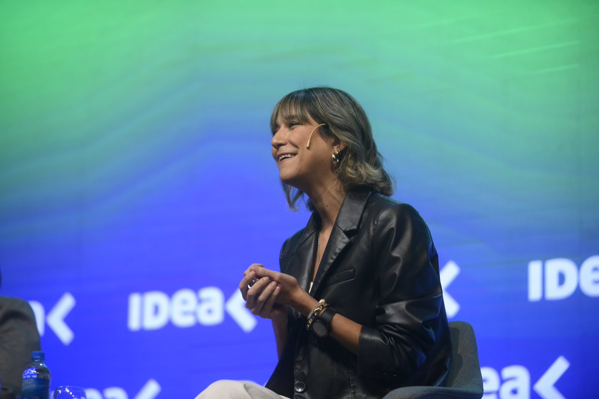 "Las redes y las personas son lo más importante en una carrera: son quienes te apoyan, te dan feedback honesto y te ayudan a crecer. Cuando pedís ayuda, también debes pensar en a quién podés impulsar a su vez; todo está conectado en la red de apoyo."