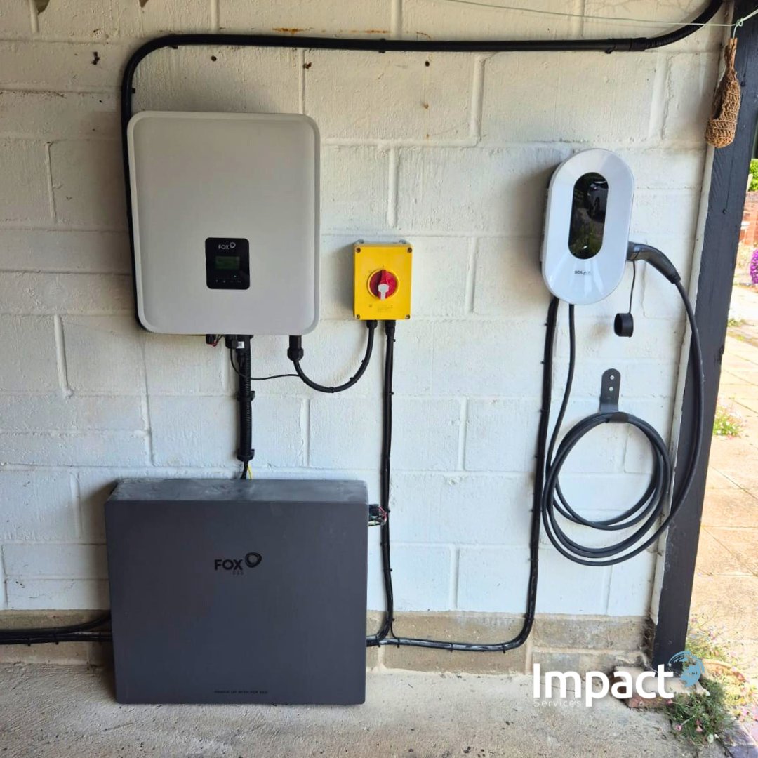 We’ve been busy installing solar panels, Tesla Powerwall batteries, and Solax EV chargers for customers right across East Anglia - just in time for a sunny weekend ahead. 
#SolarPower #BatteryStorage #TeslaPowerwall #Solax #EVChargers #CleanEnergy #Renewables #Norfolk #Suffolk