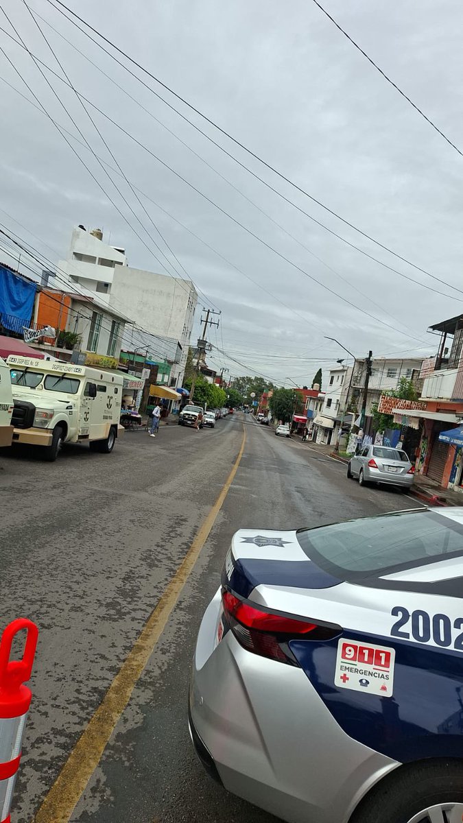 SspCuernavaca's tweet photo. 🚧 #AlertaVial
Cierre temporal en Av. Universidad por trabajos de reparación tras afectaciones por lluvias. 🚫 Ambos carriles estarán inhabilitados.

✅ Vías alternas (sur a norte):
• Calle del Hueso
• Priv. Ernesto Burciaga
• Calle Leyva
• Río Balsas

https://t.co/eXOoKyGLoV https://t.co/wLpX8q9ewi