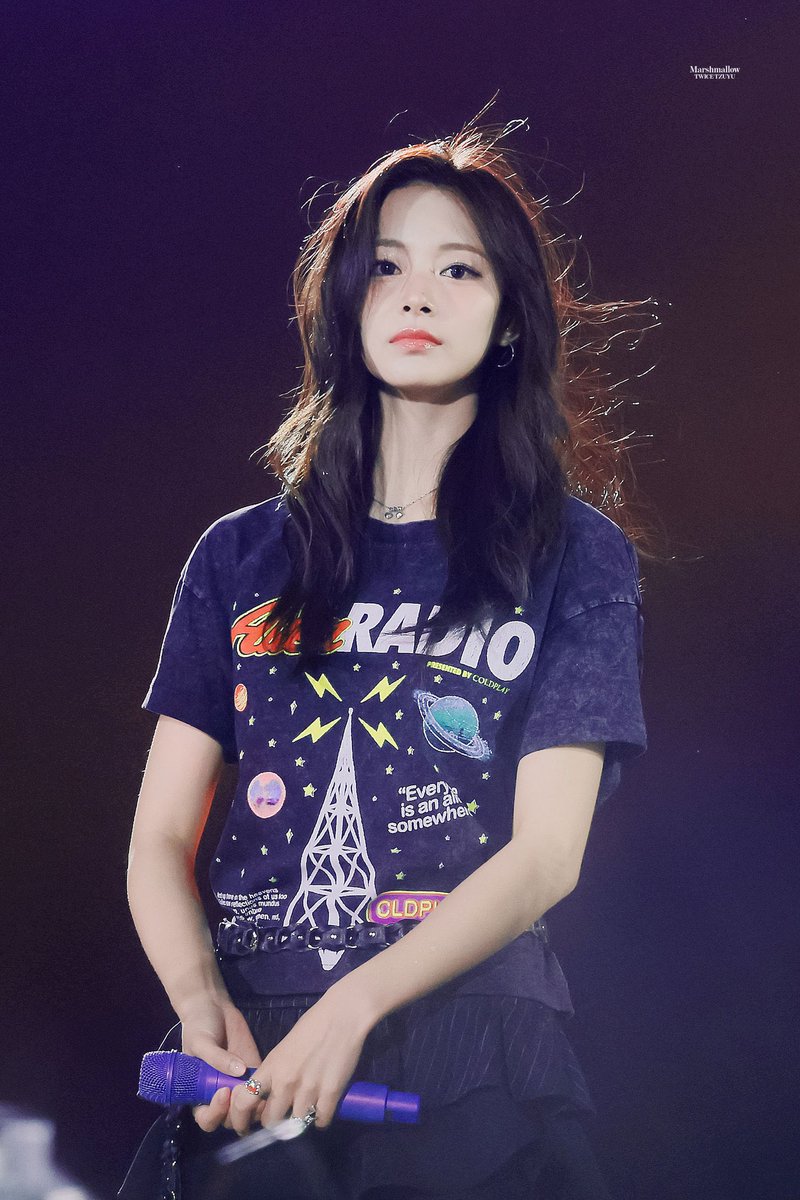 #구름사이를_헤엄쳐_쯔위에게로
#FlyAgainWithTZU
쯔위야 생일축하해!!!