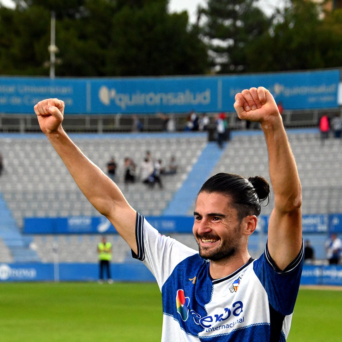 💙 La Penya <a href="/Arlekinatscom/">Penya @rlekinats.com</a> ha escollit en Albert Orriols (<a href="/urri50/">Albert Orriols</a>) com a millor jugador del <a href="/CESabadell/">CE Sabadell 🧅</a> de la temporada 2024-25!

😊Li hem fet entrega de la corresponent placa commemorativa.

Enhorabona Urri!!!!