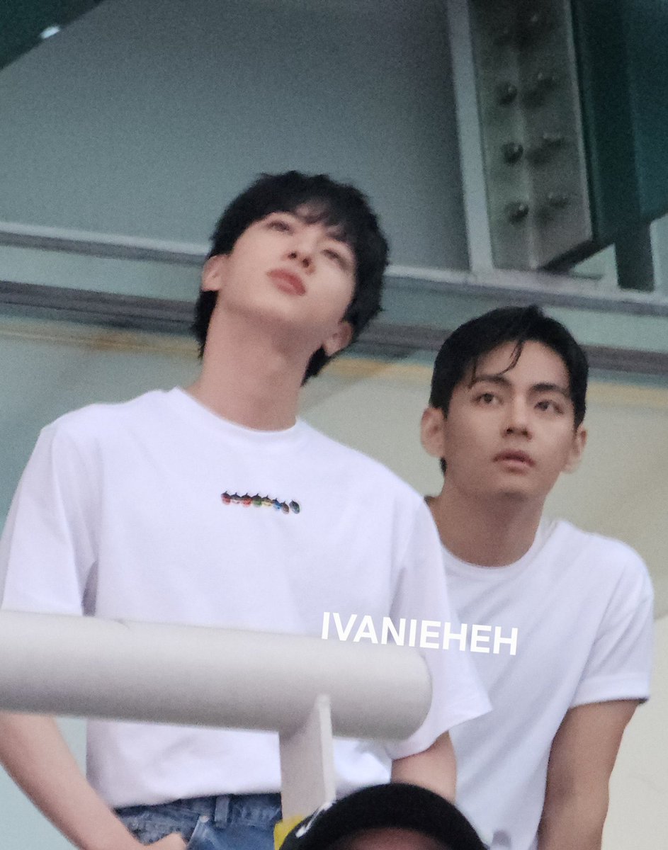m_sv_eee's tweet photo. 내 눈엔 둘이 사귀는 것쯤으로보이긴 해 https://t.co/6vOe1LwH6I