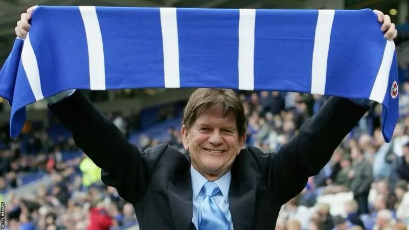 TimDellor's tweet image. On @BBCBerkshire at 6 - New @ReadingFC Chief Exec Joe Jacobsen, legendary owner Sir John Madejski and player turned agent Brian Howard. Then it’s World Cup rowing in Italy and looking ahead to @Ascot -all from 6pm this evening.