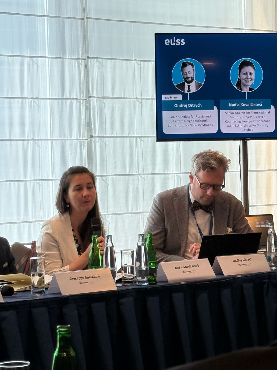 Full house at our <a href="/GLOBSEC/">GLOBSEC</a> side event today! A dynamic discussion on how the EU &amp; NATO can deter Russia’s hybrid warfare: from Moscow’s grey zone tactics to Europe/NATO responses and capability needs. Thanks to all speakers &amp; participants!