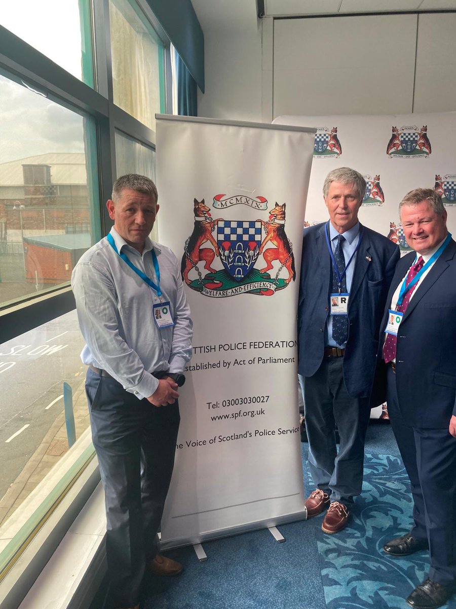 At #SCC2025 <a href="/ScotsPolFed/">ScotsPolFed</a> highlighted to <a href="/RussellFindlay1/">Russell Findlay</a> - Leader of <a href="/ScotTories/">Scottish Conservatives</a> - and other delegates including <a href="/1edmountain/">Edward Mountain</a> @TessWhite4NE and Oliver Mundell MSP the impact the lack of reform of the health service is having on policing and police officers. Hours spent waiting at