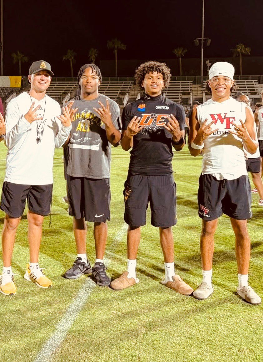 Just Chilly (@justchilly) on Twitter photo Last night at ASU 7s Asst RB Coach Trenton Bourguet stops to take a picture with 3 of AZs top 27 players 
(L to R) Bourguet, Basha RB Noah Roberts, Desert Edge WR Zerek Sidney, and Williams Field WR Trey Smith.
Smith won MVP as the Blackhawks won Thursday nights event!!
📸 Last night at ASU 7s Asst RB Coach Trenton Bourguet stops to take a picture with 3 of AZs top 27 players 
(L to R) Bourguet, Basha RB Noah Roberts, Desert Edge WR Zerek Sidney, and Williams Field WR Trey Smith.
Smith won MVP as the Blackhawks won Thursday nights event!!
📸