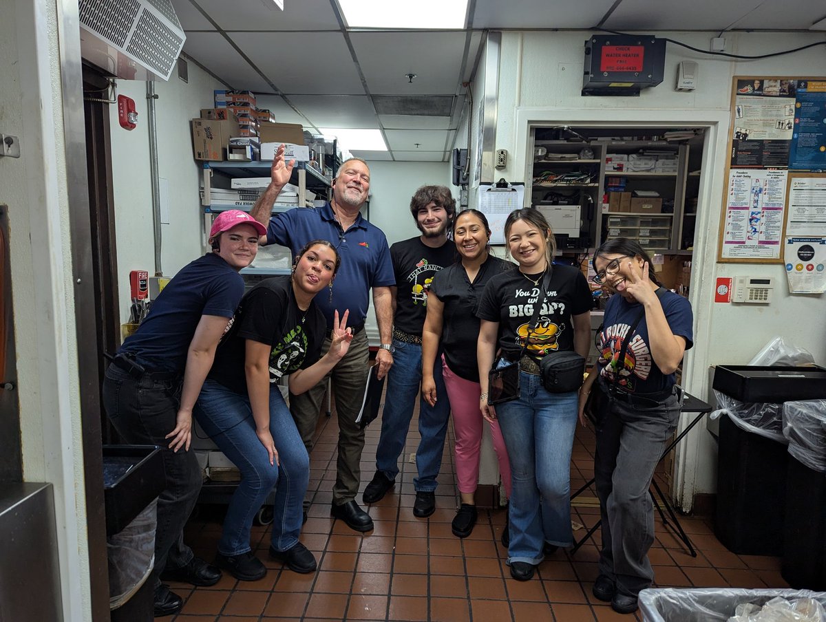 NellyGalvan22's tweet photo. Marcos's last day with us! #Bastrop #Chililove He's transferring to San Marcos. #teamwork https://t.co/iqfJF9rRM7