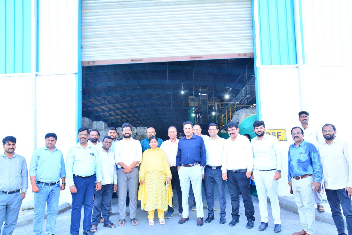 గౌరవ రాష్ట్ర ప్రభుత్వ స్పెషల్ చీఫ్ సెక్రటరీ శ్రీ సంజయ్ కుమార్ గారు, గౌరవ టిజిఐఐసి
వైస్ చైర్మన్ అండ్ మేనేజింగ్ డైరెక్టర్  లతో కలిసి కాకతీయ మెగా టెక్సటైల్ పార్క్  సందర్శన.
<a href="/TelanganaCMO/">Telangana CMO</a> 
<a href="/TelanganaCS/">Office of Chief Secretary, Telangana Govt.</a> 
<a href="/INC_Ponguleti/">Ponguleti Srinivasa Reddy</a> 
<a href="/iamkondasurekha/">Konda Surekha</a>