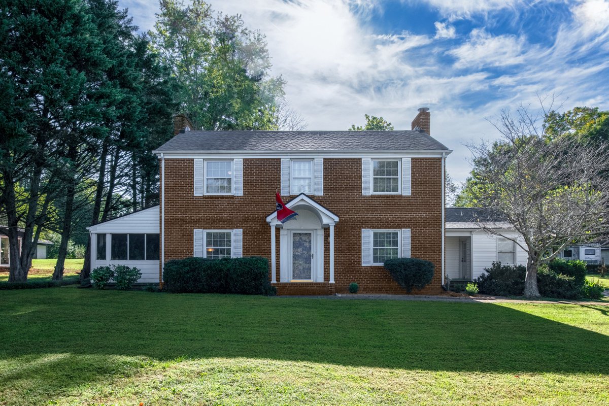 RyanColemanCEO's tweet image. 🏡 𝐍𝐞𝐰 𝐋𝐢𝐬𝐭𝐢𝐧𝐠!
📍 𝟏𝟎𝟖 𝐍𝐚𝐮𝐞𝐝𝐚 𝐃𝐫, 𝐊𝐧𝐨𝐱𝐯𝐢𝐥𝐥𝐞, 𝐓𝐍 𝟑𝟕𝟗𝟐𝟎
💰 $𝟑𝟕𝟗,𝟗𝟓𝟎
🛏️ 𝟑 𝐁𝐞𝐝 | 🛁 𝟏.𝟓 𝐁𝐚𝐭𝐡

📸 ryancoleman.org/108-naueda-dr/
📲 Call 865-693-SOLD

#NewListing #KnoxvilleTN #CharmingHome #EastTNHomes #HometownRealty #MoveInReady