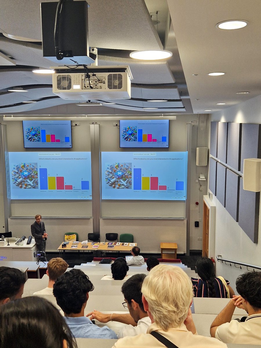 QMULSPCS's tweet image. What a wonderful #OpenDay at Queen Mary’s School of Chemical and Physical Sciences🌞
Missed it? No worries, join us tomorrow and explore student life 👉 bit.ly/4mUmt08
#qmul #studentlife #spcs