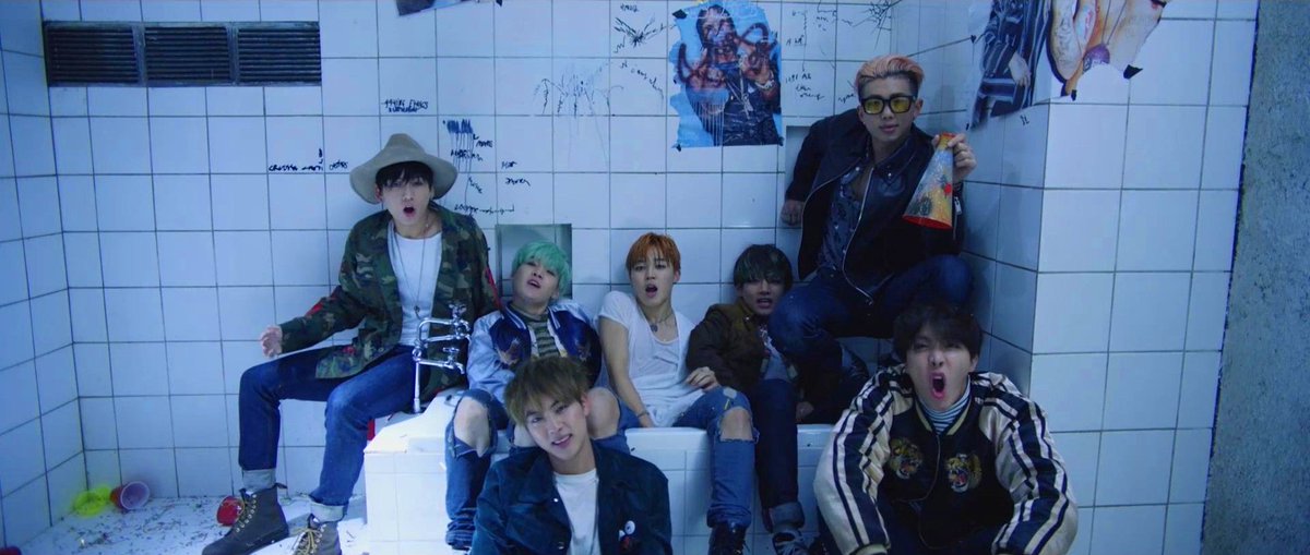 kmtstar1's tweet photo. اختار نقاد بيلبورد أفضل 10 أغاني لفرقة #بتس:

1. Blood Sweat &amp; Tears
2. I Need U
3. Black Swan
4. Run
5. Save Me
6. Butterfly
7. Pied Piper
8. Not Today
9. Dimple
10. Spring Day https://t.co/wqbkgYH01w