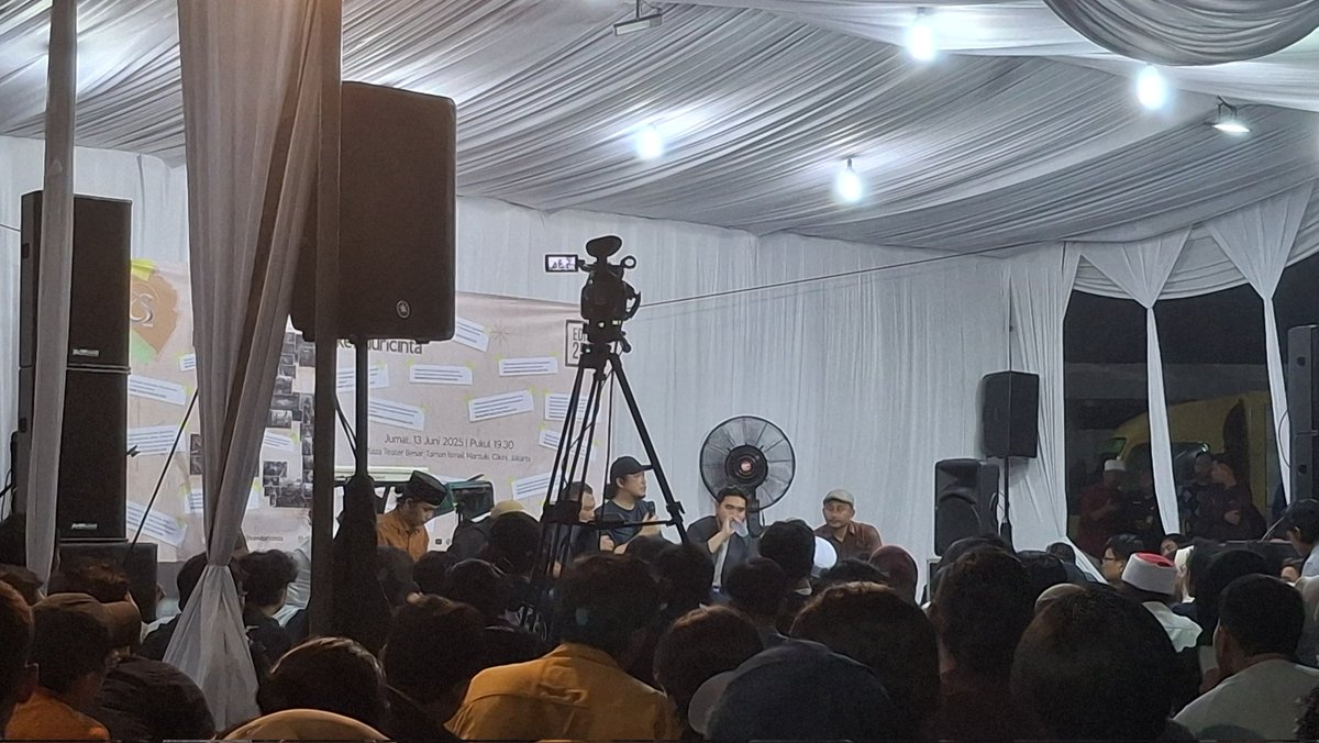 "...Ikrar Istiqomah" Mas Sabrang mengutip Mbah Nun
#KCJuni 
#25TahunKenduriCinta