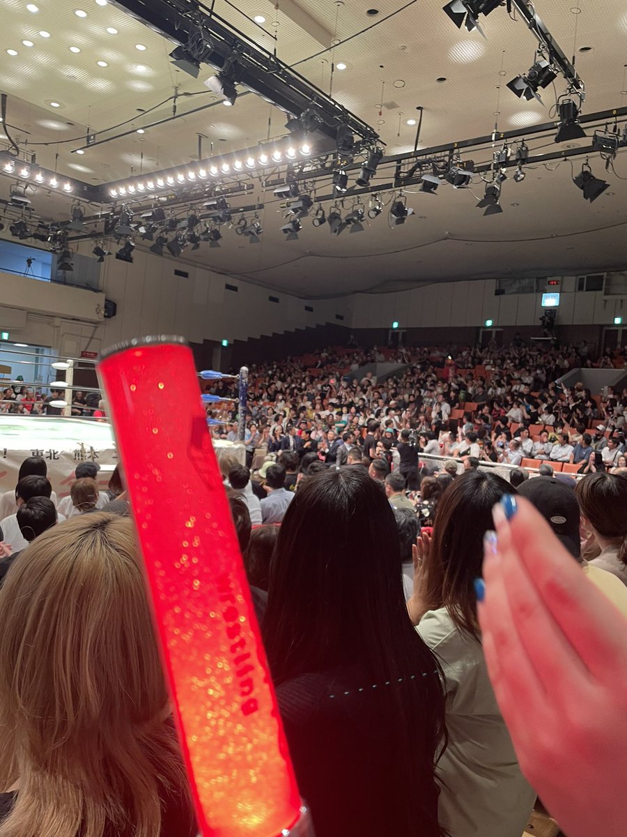 今日の後楽園ホール
最後の3分間が頭から離れません。
まだ闘いを観てるような気持ちになります。

自分が今日見たのは、
めちゃくちゃ大切な人生の一つでした。

たくさん考えて決めたものや
その場で爆発したもの
色んな沢山のプロレスがあるけれど、
リングに立ったり
