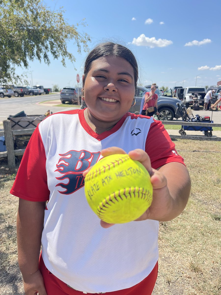 mmm22sb's tweet photo. 2027 graduate P/CO 

#softball #summerseason #blaze #blazesoftball #uncommitted #cedarridgehighschool #blazeheltonnational16u
@NCAASoftball @USASoftball https://t.co/gJL6ODcRjQ