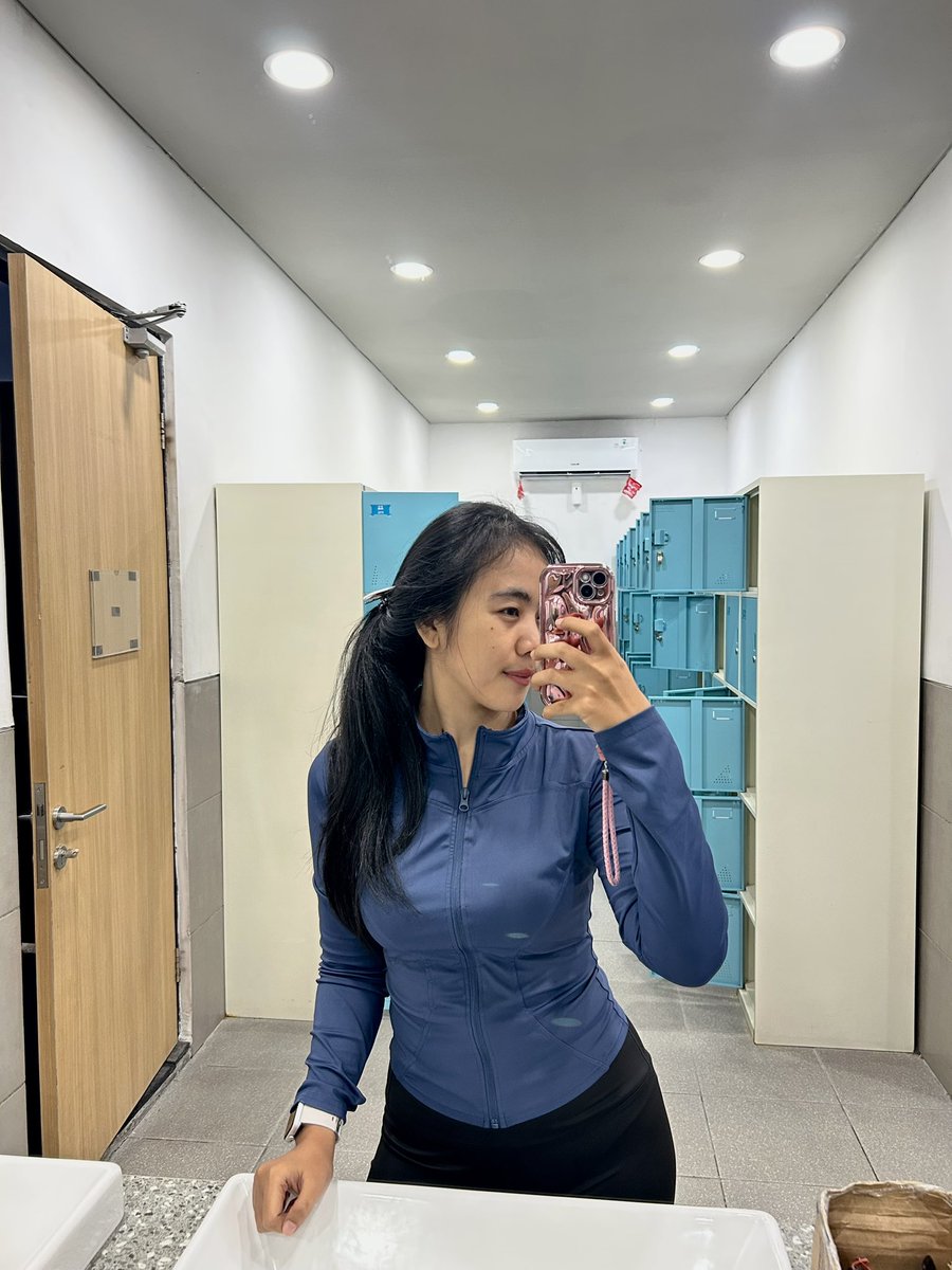 dwsptqum's tweet photo. Friyay 💫 https://t.co/DyKFxG8eRv