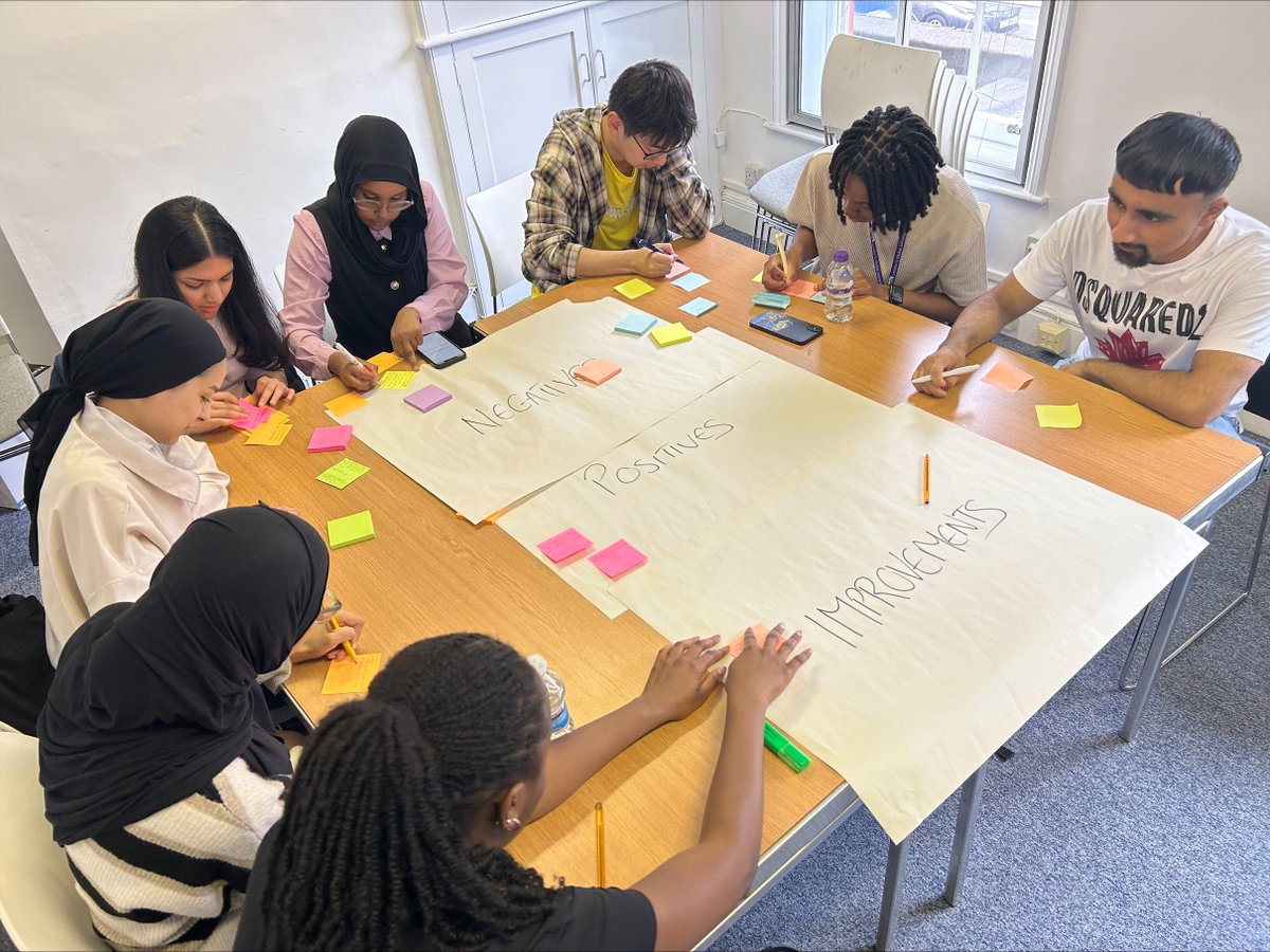 UCLEarInstitute's tweet image. Great to welcome back @UCLEarInstitute year 2 BSc students from their placements for a debrief. They took the opportunity to feed back on the positives and the negatives but all felt that it was a valuable learning experience as part of their course.