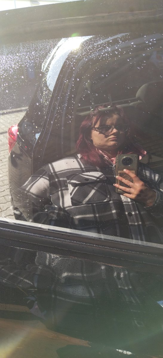 HenryLovato10's tweet photo. Autofenster Selfies🤳🏼🚘
#selfie #selfies #me #myself #i #memselfandi #ich #ichselbst #happy #purple #purplehair #hair #haare #haar #haarfarbe #haircolor #lila #lilanehaare #autofenster #auto #fenster #carwindow #car #window https://t.co/bCRbZegZpl