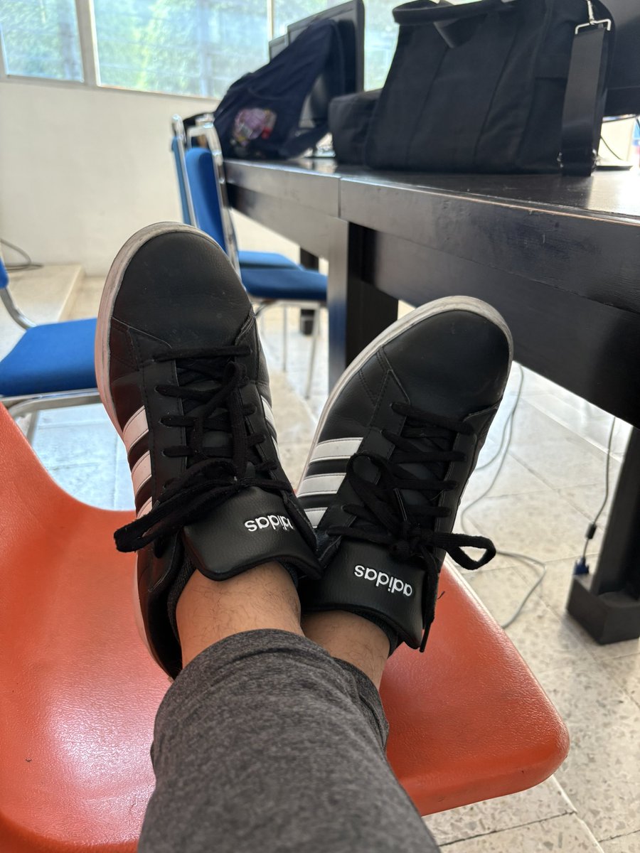 YoSinZapato's tweet photo. De qué número calzan ustedes? yo del 9 🦶🤭

#FeetLover #SinZapato
#FootContent #FeetMale #FeetLovers #Pie #Pies #Feet #FeetFetish #Zapato https://t.co/NxiL1AnWHr