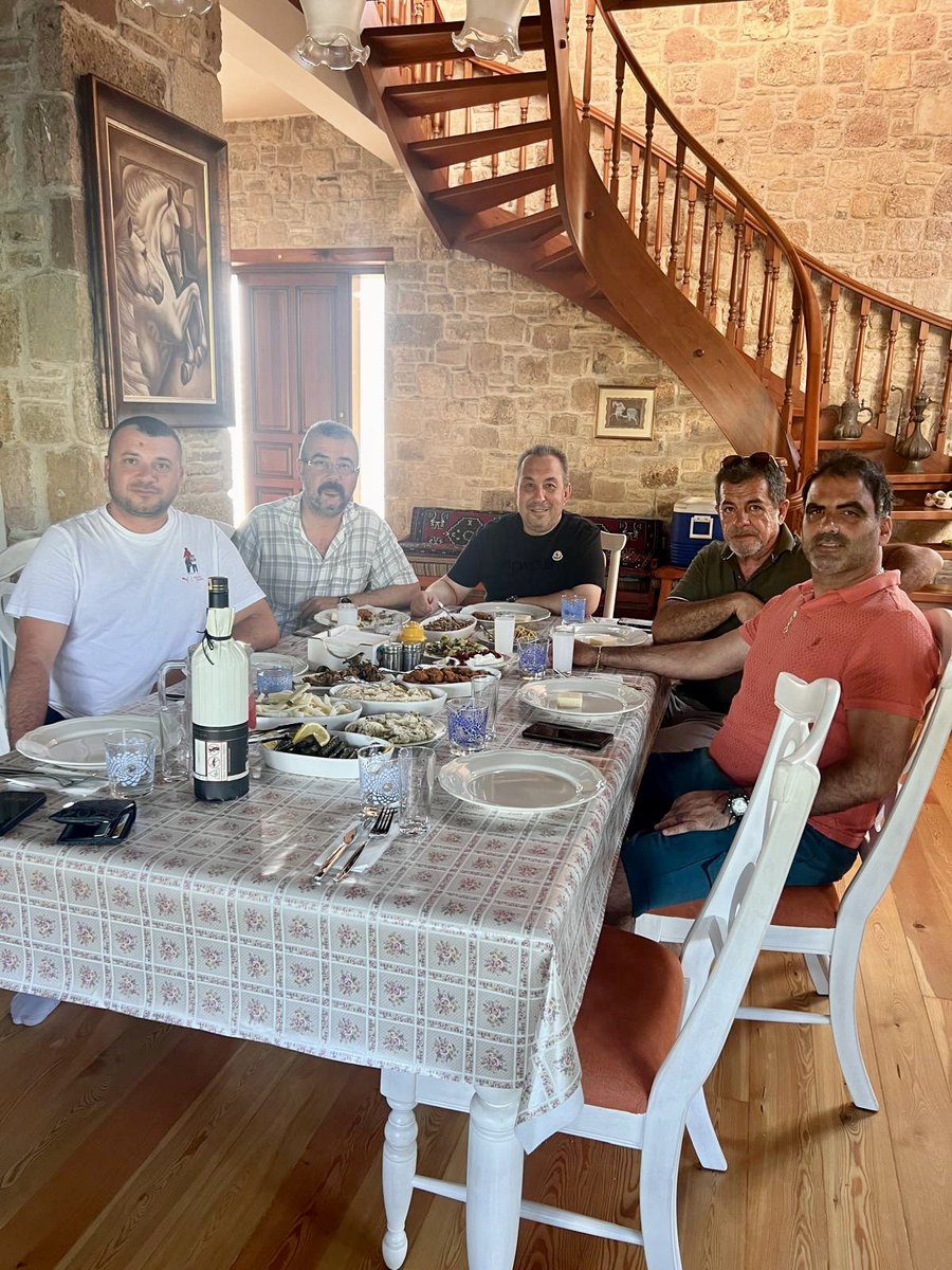 İzmir’de keyifli bir akşam yemeğinde Cüneyt Buğdaycı’nın misafiriyiz. 

<a href="/AvAzizCetin/">Aziz Çetin</a> <a href="/bugdayciharasi/">Buğdaycı Ekürisi</a> <a href="/GuzelocakEkuri/">Güzelocak</a> <a href="/GuzelocakAhmet/">Ahmet Güzelocak</a> Ufuk Korkut #BozkurtEkürisi