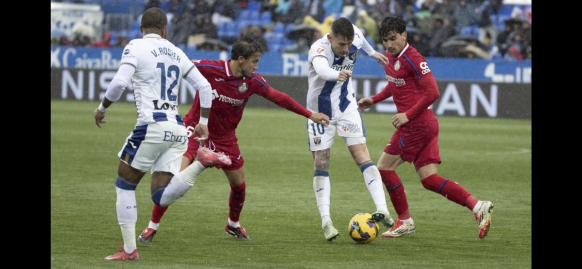 En fútbol, cuando los dos equipos defienden mucho y atacan poco, aparece la frase: “Es un partido táctico”. Error. La táctica es la capacidad de los jugadores para tomar decisiones durante el juego. Si no es blanca, no es nieve. Si no es táctico, no es partido.