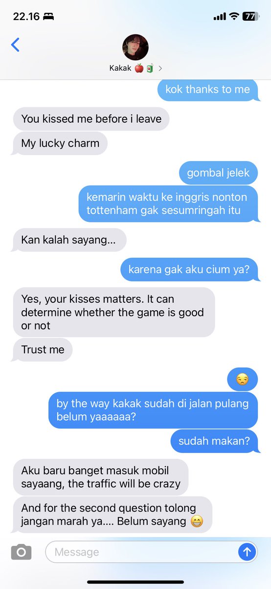 pocketzip's tweet image. syongton two tweets au: bica dan kakak.

ps. spesial aku upload karena ada yang mesra di konser (cie)