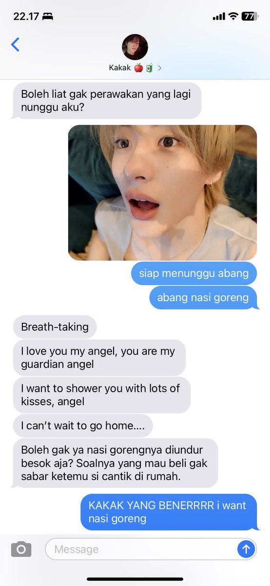 pocketzip's tweet image. syongton two tweets au: bica dan kakak.

ps. spesial aku upload karena ada yang mesra di konser (cie)