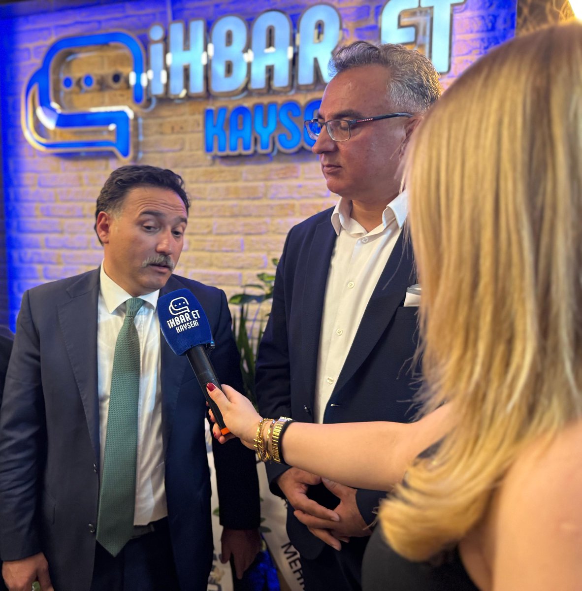 ilkenisaa's tweet photo. Kayseri Valisi Sn. Gökmen Çiçek ve Kayseri protokolünün değerli katılımıyla gerçekleştirdiğimiz açılış töreninde bulunmak ve bu ekibin bir parçası olmak benim için büyük bir mutluluktu.
@gokmen_cicek_ @ihbaretkayseri 
#ihbaretkayseri #KayseriBasını https://t.co/srlFCCctZ2