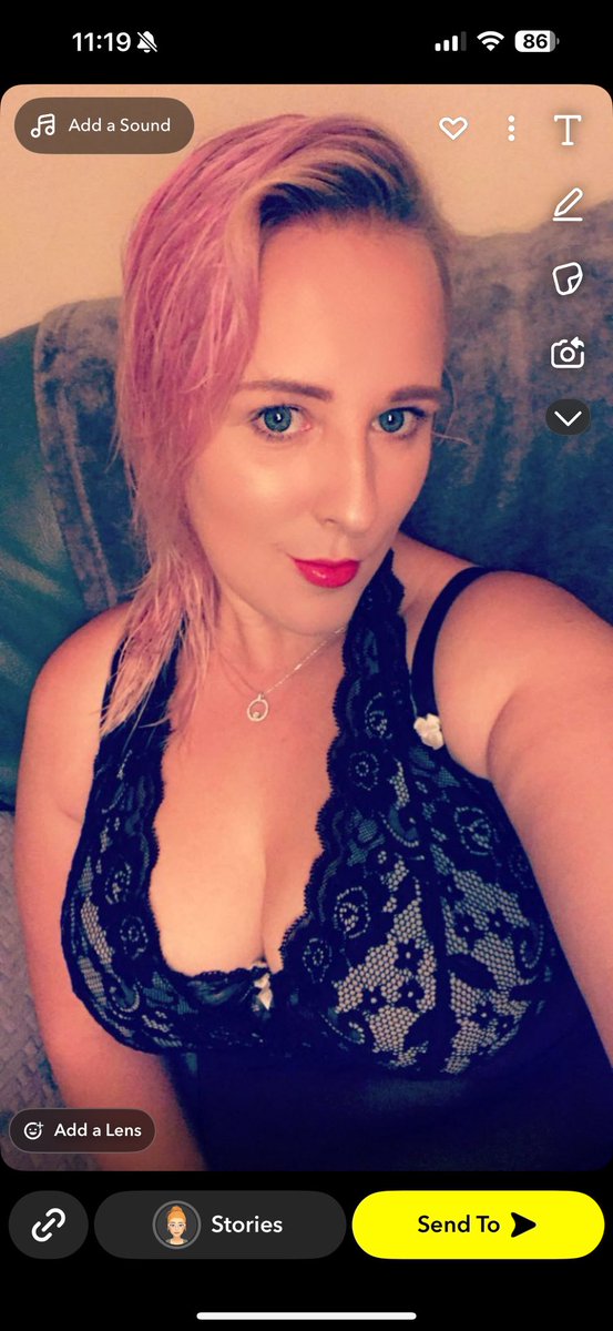 mrs_m500's tweet photo. It’s very rare I share a full face pic but because I’ve been away for so long I thought I’d treat you all. https://t.co/THMKmYSmy8
