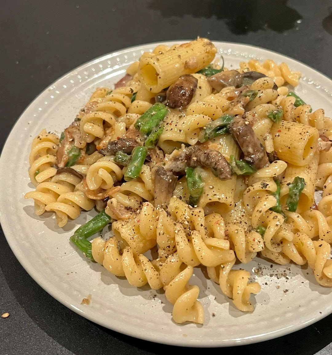 Ruby0Ella's tweet image. Delicious  pasta with mushrooms, asparagus, and a creamy sauce! 🍝📷 #Foodie #PastaLovers