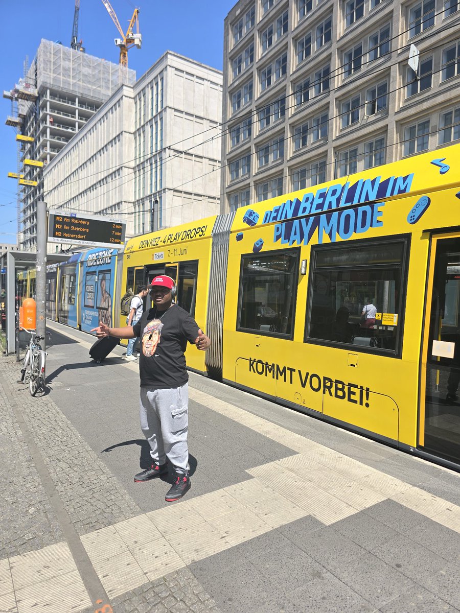 rhymeassasin's tweet photo. We live in the heart of Europe, experiencing beautiful architecture and seamless public transport, might visit the TV tower to discover what makes this city #BeMighty.

#RunEmUp #BerlinMusicVideoAwards #SilverScreenings #UncleRhymez #hiphop https://t.co/dVh4ekUUyj