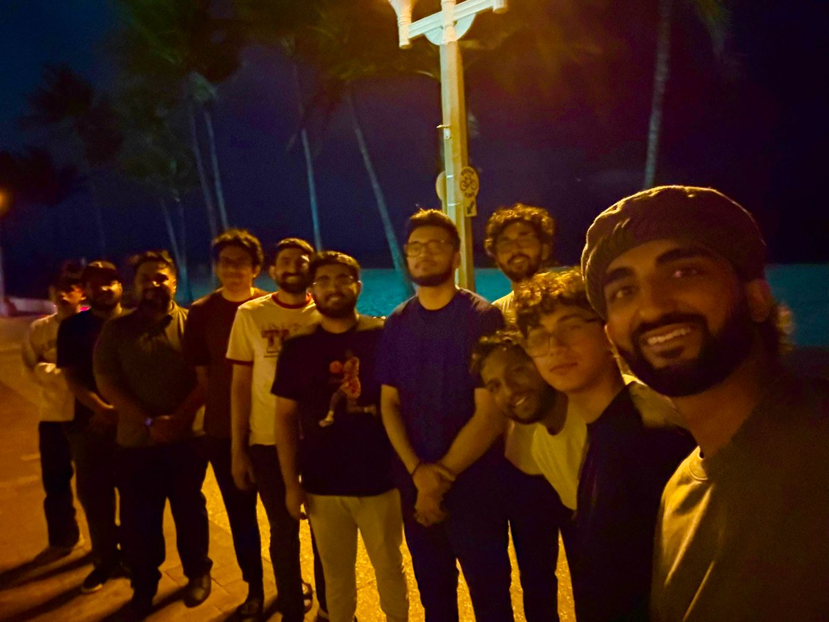 This week in our Salat and Brotherhood session at our mosque, our Khuddam engaged in a discussion about the importance of remaining humble in all experiences in life.

Following our session, our Khuddam enjoyed a walk on a local beach.

#Brotherhood
#MKAMiami