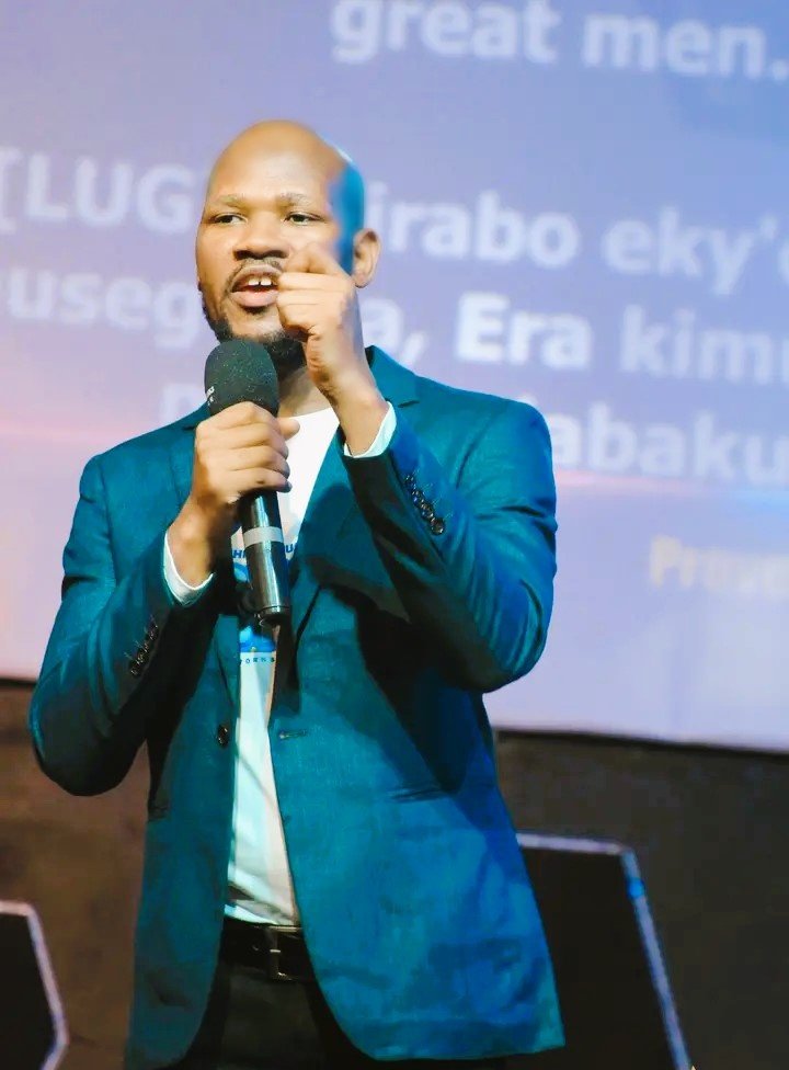 Dear Women, you are supposed to respect and submit to your Man. If you can't respect and submit to that Man, don't date or marry him. Look for a man you can respect and submit to.
#LioEmmanuelMuwonge
#SmartmindTalks