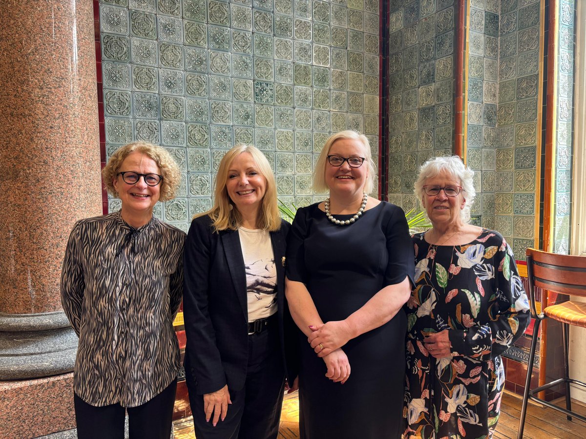 Tracy Brabin, Mayor of West Yorkshire (@mayorofwy) on Twitter photo Delighted to meet with <a href="/fionatwycross/">Fiona Twycross</a>, <a href="/_judithblake/">Judith Blake</a> & <a href="/ruthpitt1/">ruth pitt</a> from the National Poetry Centre today.
Our plans for a world-class Poetry Centre in Leeds are taking shape.
This will be a cultural landmark for West Yorkshire, honouring Simon Armitage’s vision of poetry for Delighted to meet with <a href="/fionatwycross/">Fiona Twycross</a>, <a href="/_judithblake/">Judith Blake</a> & <a href="/ruthpitt1/">ruth pitt</a> from the National Poetry Centre today.
Our plans for a world-class Poetry Centre in Leeds are taking shape.
This will be a cultural landmark for West Yorkshire, honouring Simon Armitage’s vision of poetry for