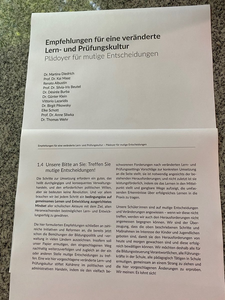 ... "Bertelsmann" wie schon seit 20 Jahren: falsch abgebogen! Viel Mut gehört nicht dazu, es ist das übliche Aus- und Aufweichen mit viel "pro bono, contra malum". Interessant: niemand aus Sachsen oder Bayern dabei, den Spitzenreitern international bei PISA/IQB.