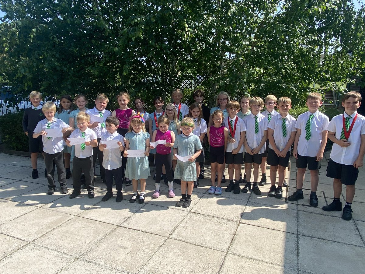 Well done to all our Star Award winners- we are proud of you all!

Enjoy the lovely sunshine this weekend ⭐️⭐️⭐️⭐️⭐️