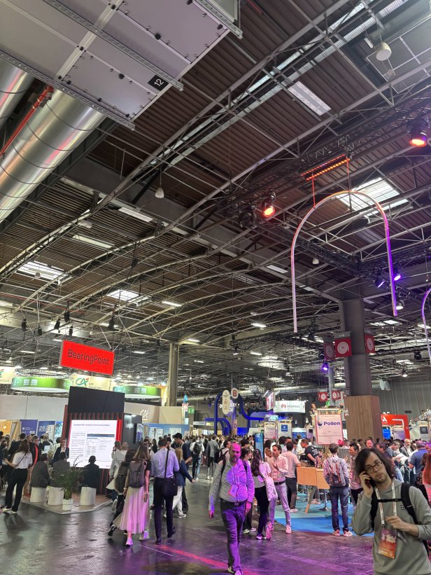 Baz pulled up to VivaTech in Paris to check out what’s next in gaming, crypto, and AI.

Even the French President Emmanuel Macron dropped by👀 

Next time, they’re 1v1ing in LOP 🇫🇷🔥