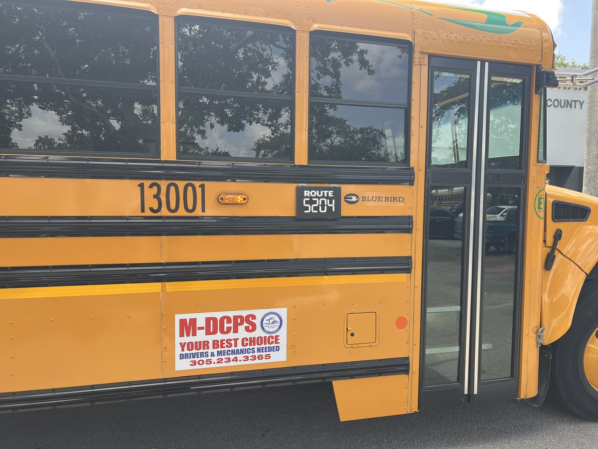 MDCPS_Buses's tweet image. We’re hiring bus drivers and mechanics check out the job advertisement stickers added to the school buses.