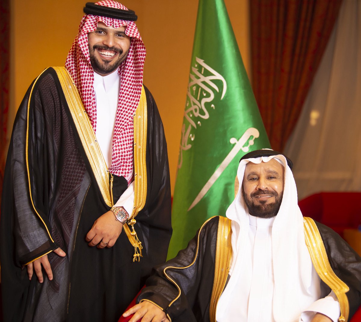 kwit1986gmailco's tweet photo. إلى عائلة ❤️
سعادة الدكتور طلال بن متعب  العضياني ❤️❤️🇸🇦🇸🇦🇸🇦🇸🇦وإلى عريسنا طلال.

الف مبروووك على زواجك يارب بيت عامر بالسعادة 😍 . 
كان لي هذا الشرف الكبير إني اكون أحد المصورين في زواج أنسان مثلك .. متكامل في خلقة ونبلة .. 

لا يسعني إلا أن أقول أسال الله ان يزيدك من واسع فضلة وكرمه. مثل ما أكرمتنا  بفوق حقنا . 

تهنئتي لك ولأسرتك الكريمة وعلى راسهم  الرجل الفاضل المبتسم الجميل  والدك أسال الله أن يحفظه... وأخوانك الطيبين 
فرد فرد❤️❤️❤️