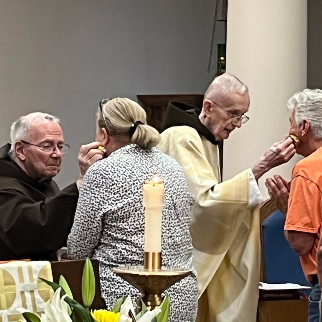 friarsguadalupe's tweet photo. This morning at St. Anthony Shrine in Cincinnati, the friars blessed and shared bread in honor of St. Anthony of Padua—reminding us to care for the hungry and those in need. How can you be a blessing to someone today? 🍞 #StAnthony #Franciscans #ShareTheBread https://t.co/Tvezs79xiQ