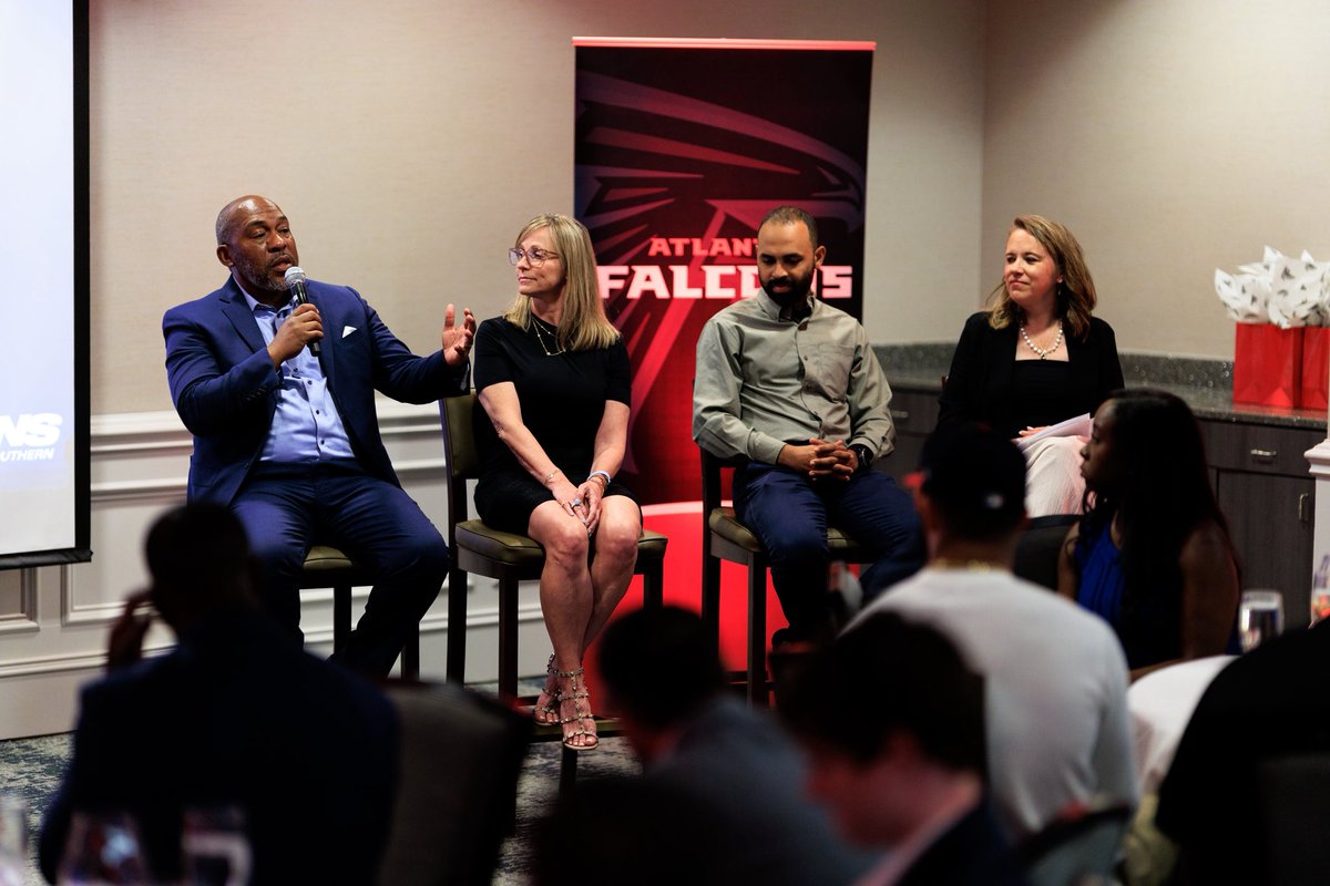 FalconsCR's tweet image. An unforgettable night at the Atlanta Falcons Rookie Club Dinner presented by Norfolk Southern!
We officially welcomed the 2025 Rookie class as they kicked off their journey with a powerful evening focused on community impact.
Special thanks to our community partners, current…