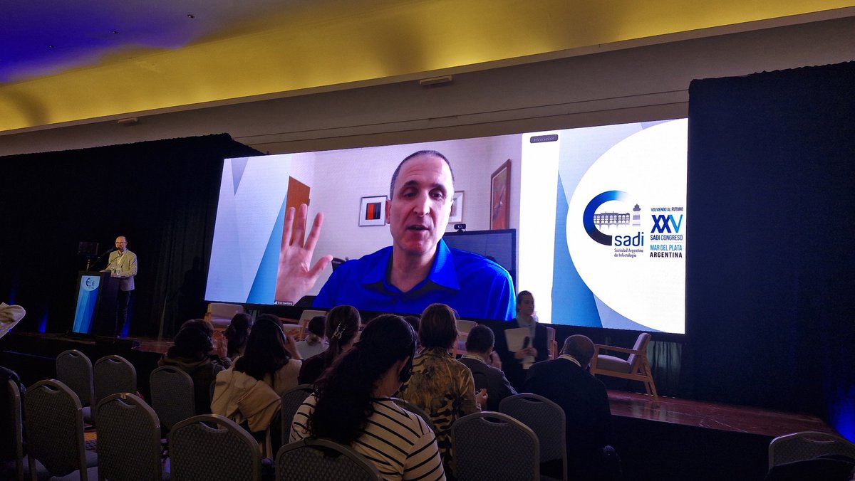 ainesinesa's tweet photo. Thanks @BradSpellberg !!! Presente en el Congreso de la Sociedad Argentina de Infectologia 2025 @SADI_arg https://t.co/F6mGF4FYF4